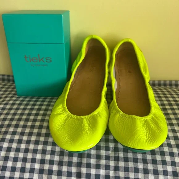 Tieks patent ballet flats  neon yellow size 8 EUC - Picture 5 of 9